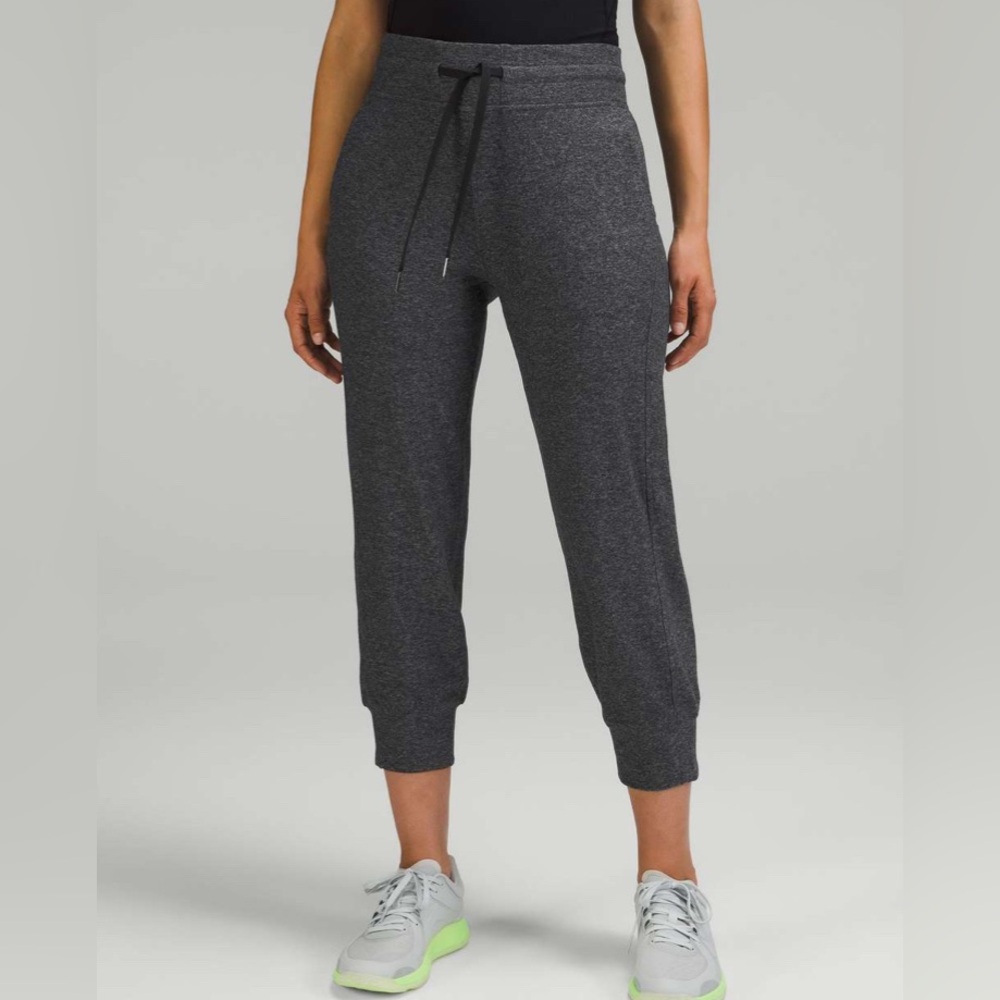 Lululemon Ready to Rulu High-Rise Cropped Jogger
Heathered Raceway Grey /Black 4